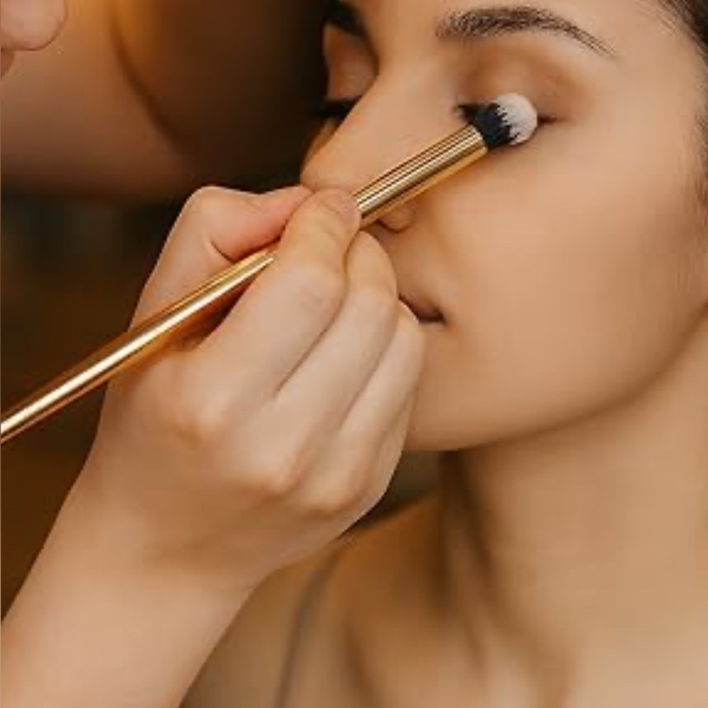 F.A.R.A.H 35E Tapered Blending Brush - Gold Collection Vegan w/Synthetic Fibers